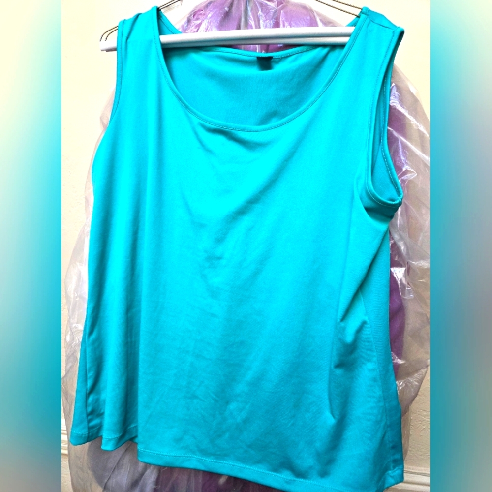 Women's Sleeveless Aqua Top